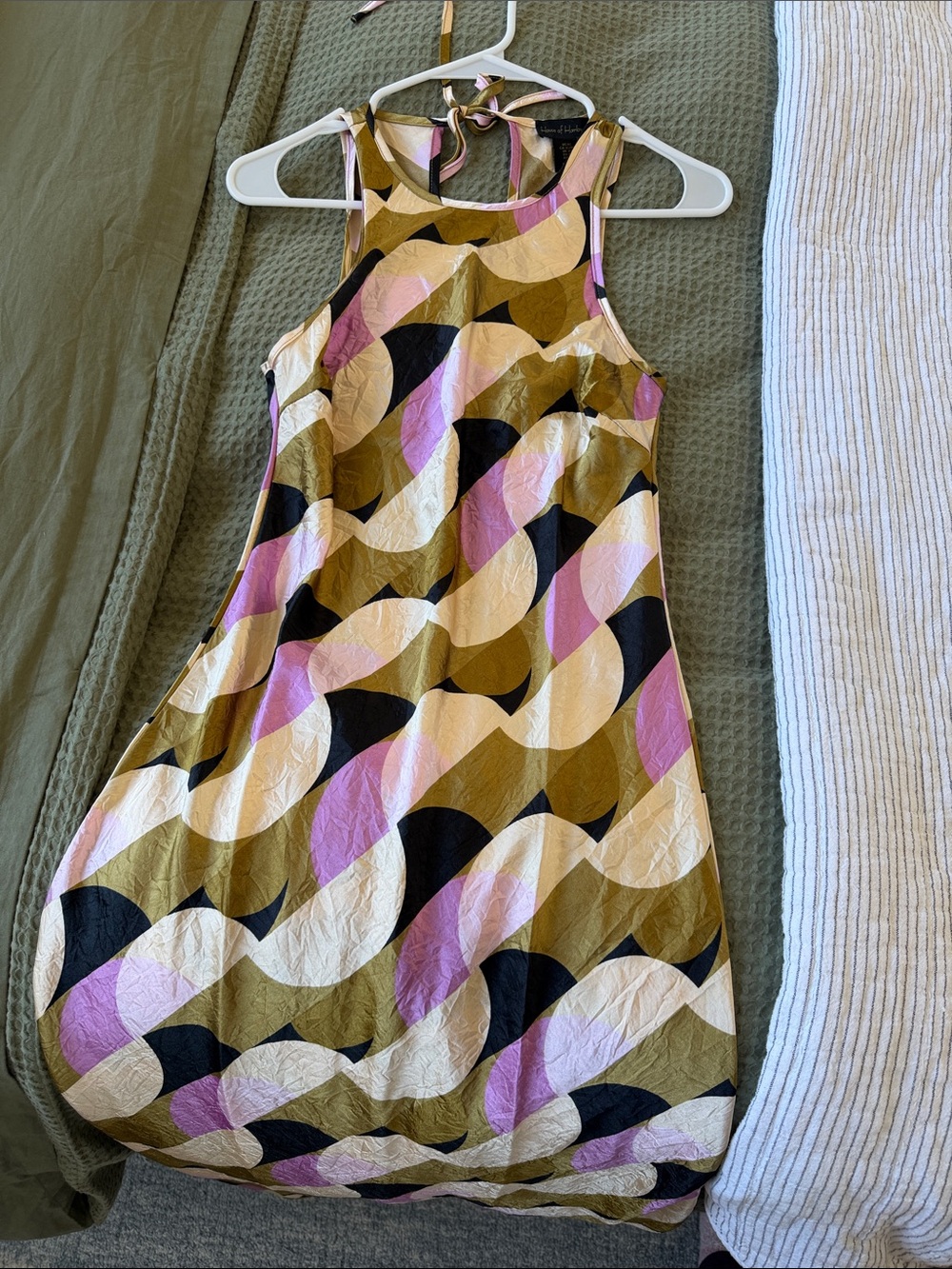 Sleeveless Wave Print Dress in Olive, Pink, Black